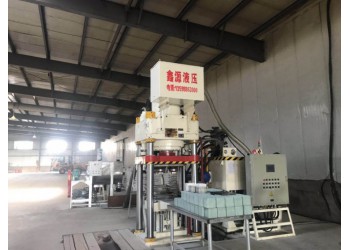 供應(yīng)全自動舔鹽磚壓塊機(jī) 牛羊舔鹽磚機(jī) 微量元素鹽磚機(jī)Y