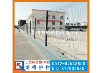 上海醫(yī)院圍墻護(hù)欄網(wǎng) 廠區(qū)護(hù)欄網(wǎng) 龍橋戰(zhàn)斧式噴塑護(hù)欄網(wǎng)