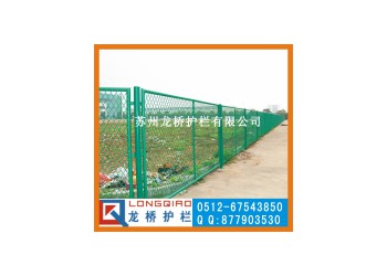 登封停車場(chǎng)護(hù)欄網(wǎng) 登封工廠圍墻護(hù)欄網(wǎng) 浸塑鋼板網(wǎng)護(hù)欄網(wǎng) 龍橋