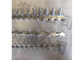 海潤(rùn)絲網(wǎng)生產(chǎn)防小偷刺釘管道防爬刺釘金屬圍欄防盜刺釘