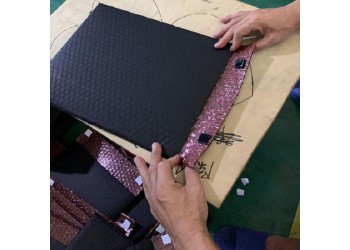 全國包郵現(xiàn)貨黑色導(dǎo)電膜防靜電汽泡袋導(dǎo)電膜紅色汽泡卷