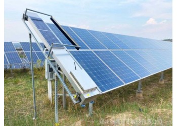 分布式光伏發電清潔機器-德瑞光伏清潔機器人