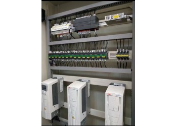 北京配電柜生產(chǎn)廠家本公司主營(yíng)：各種配電柜、控制柜、