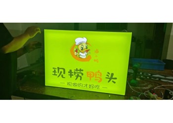 柳州軟膜廣告燈箱定制安裝，三輪車軟膜燈箱制作廠家