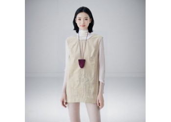 溫碧霞自創(chuàng)IRENENA服裝無(wú)袖收腰韓系小上衣